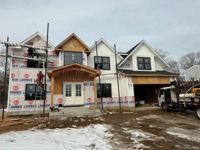 85 Roundtree Drive, Plainview, NY 11803 - Image #3