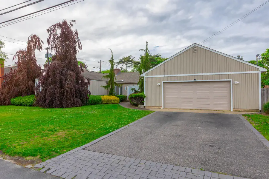 11 Woodside Avenue, Islip, NY 11751 - Image #3