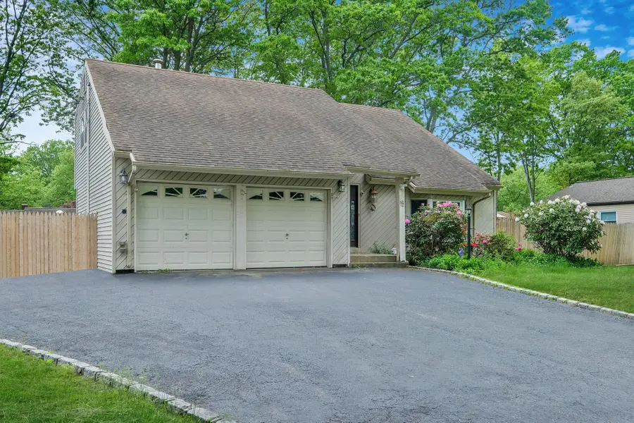 12 Grand Canyon Lane, Coram, NY 11727 - Image #2