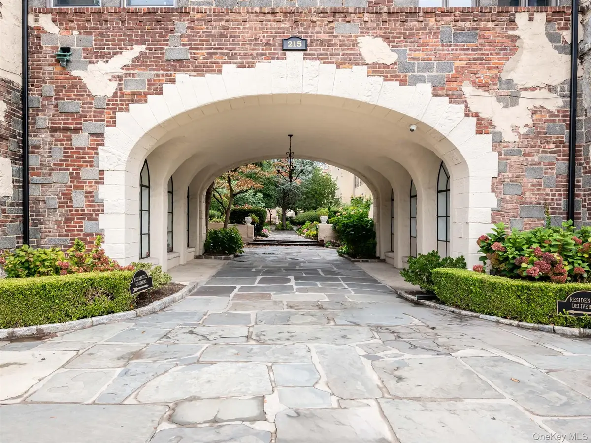 215 Middle Neck Road #15-2A, Great Neck, NY 11021 - Image #1