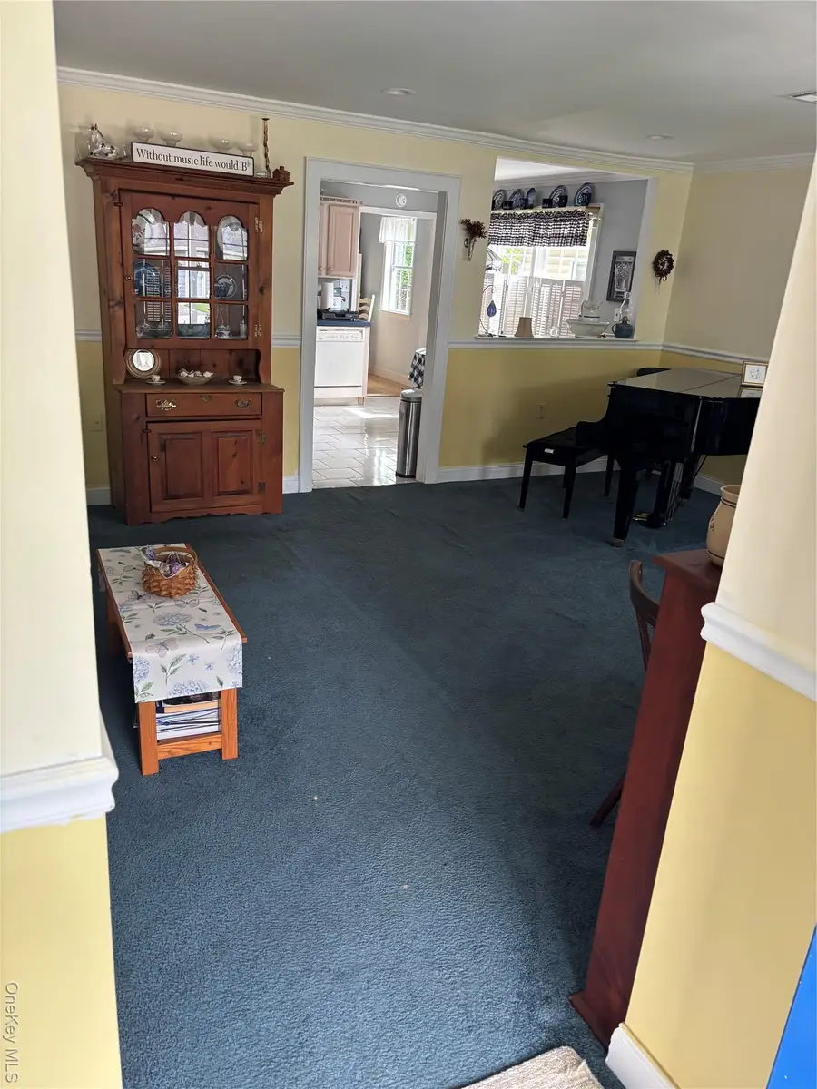 190 Canterbury Drive, Ridge, NY 11961 - Image #3