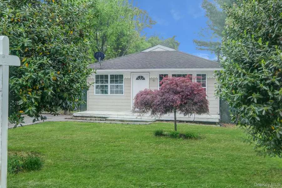 122 Eleanor Avenue, Mastic, NY 11950 - Image #3