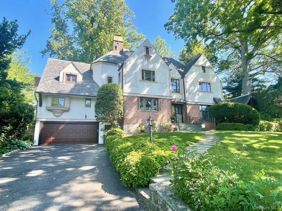 240 Beechmont Drive, New Rochelle, NY 10804 - Image #2