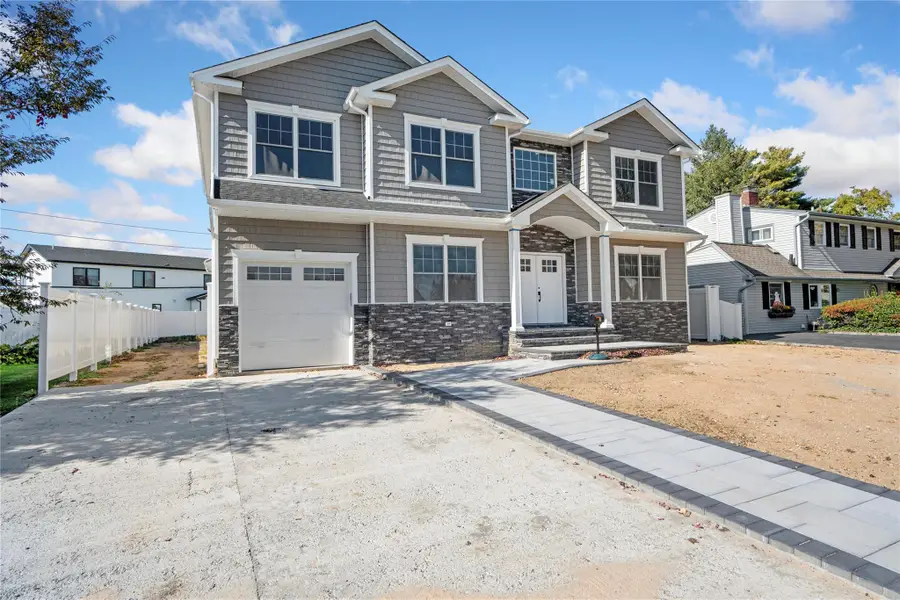 134 Southwood Circle, Syosset, NY 11791 - Image #2