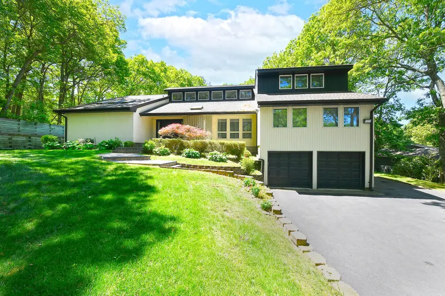 12 Deanna Court, Dix Hills, NY 11746 - Image #2