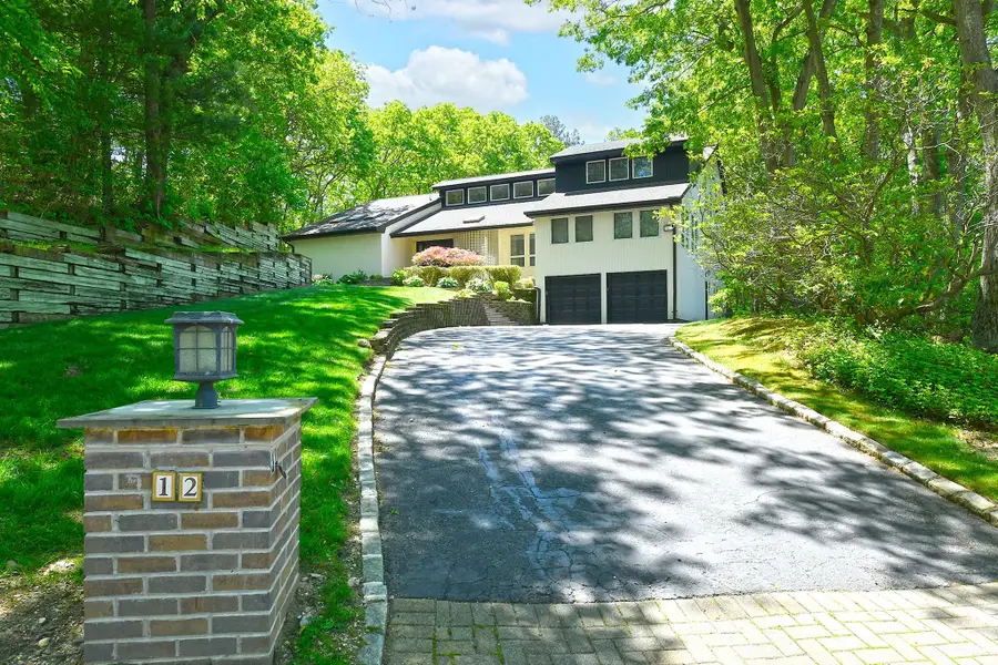12 Deanna Court, Dix Hills, NY 11746 - Image #3