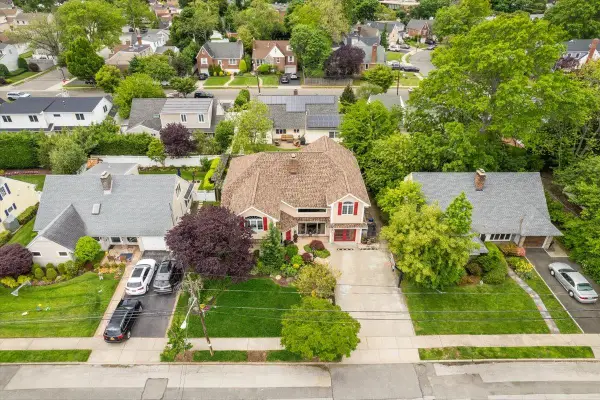 10 Bulaire Road, East Rockaway, NY 11518