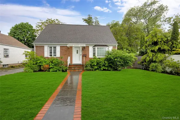 75 Cornwell Avenue, Williston Park, NY 11596