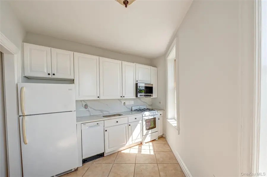 12 Hamilton Place #D11, Garden City, NY 11530 - Image #2