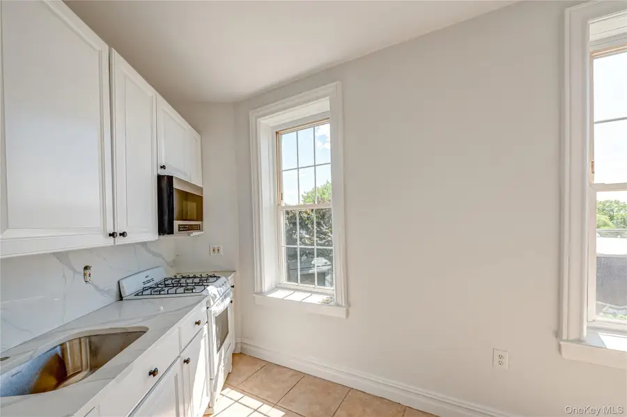 12 Hamilton Place #D11, Garden City, NY 11530 - Image #3