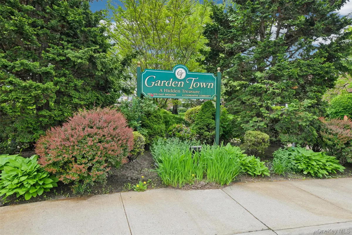 1213 East Broadway #B25, Hewlett, NY 11557 - Image #1