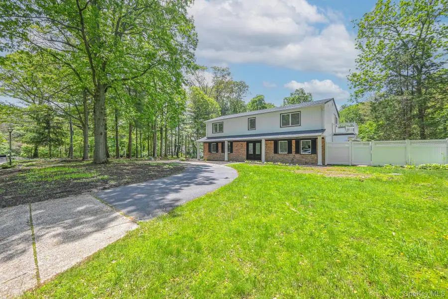 1 Parkhill Court, Huntington, NY 11743 - Image #2