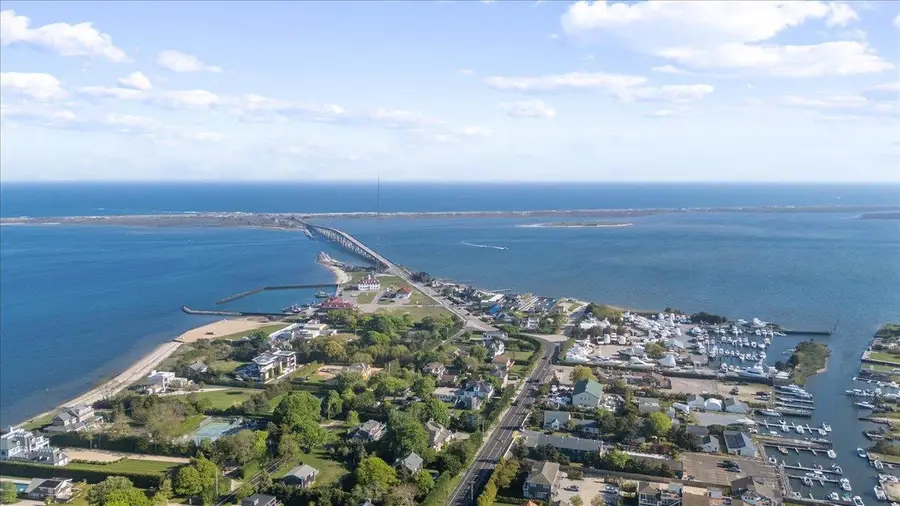 115 Bay Avenue E, Hampton Bays, NY 11946 - Image #2