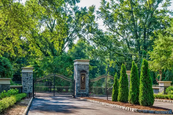 172 Hegemans Lane, Old Brookville, NY 11545