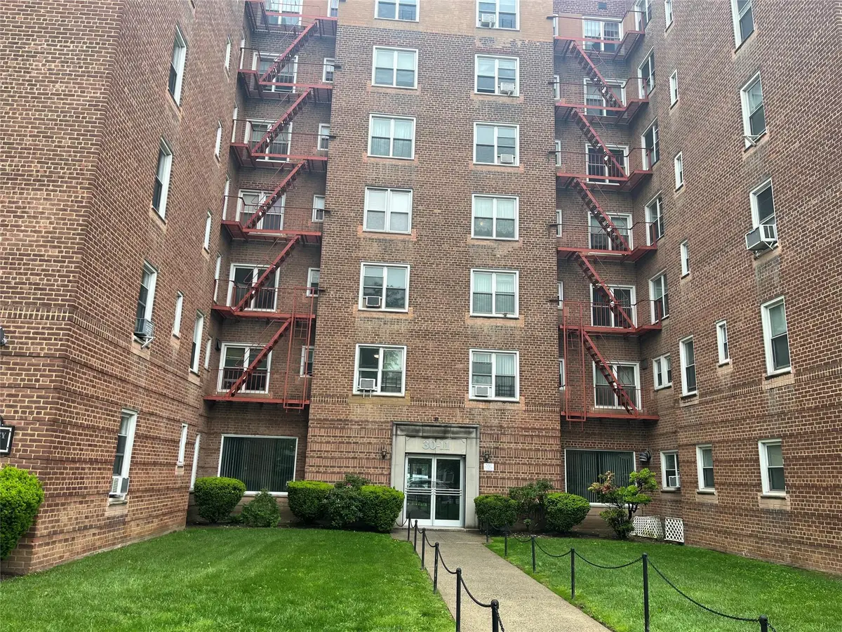 30-11 Parsons Boulevard #6 R, Flushing, NY 11354 - Image #1