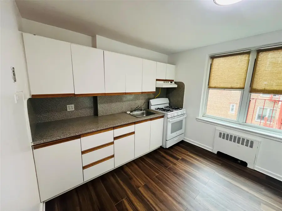 30-11 Parsons Boulevard #6 R, Flushing, NY 11354 - Image #2