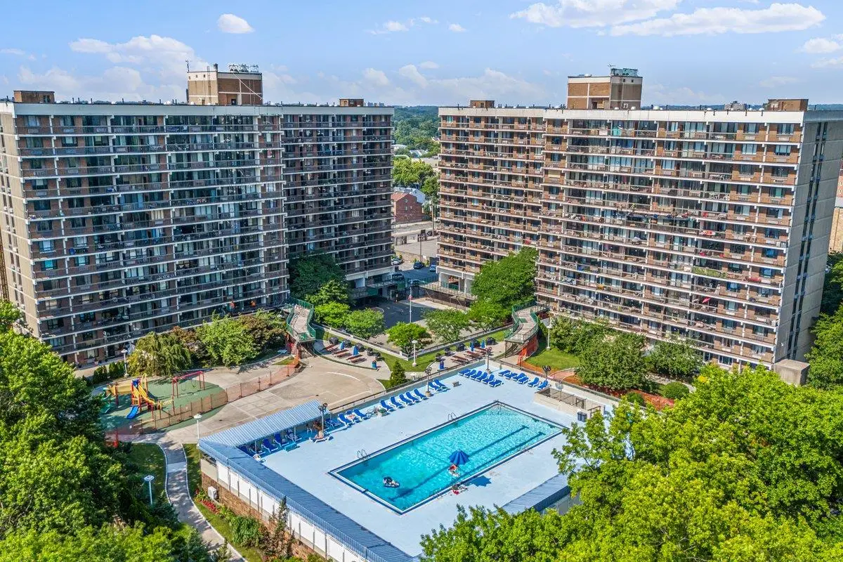 152-18 Union Turnpike #4G, Flushing, NY 11367 - Image #1