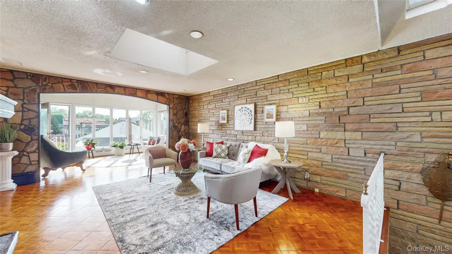 52-04 Redfield Street, Douglaston, NY 11362 - Image #2