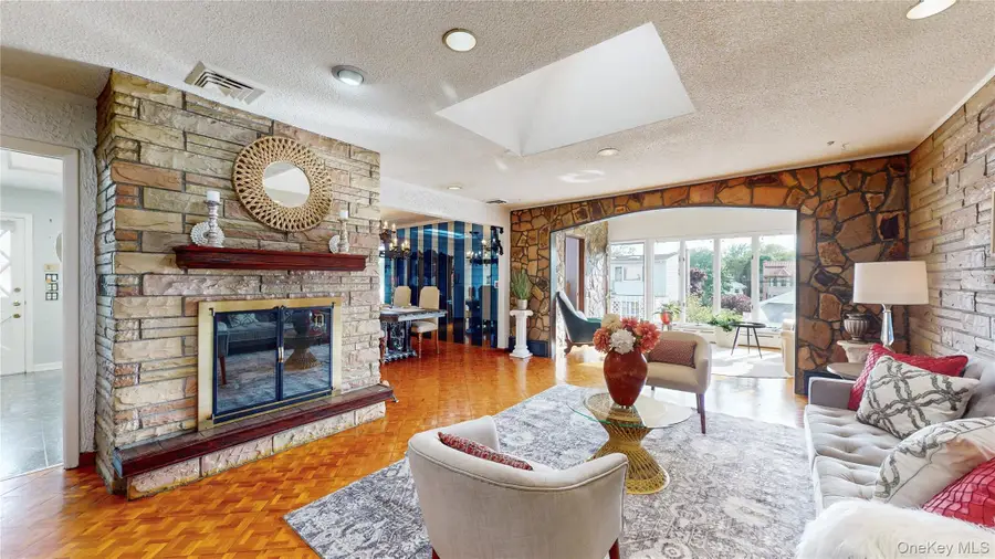 52-04 Redfield Street, Douglaston, NY 11362 - Image #3