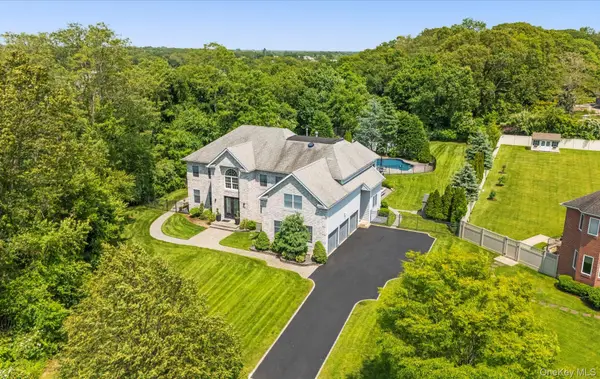 16 Home Court, Huntington, NY 11743