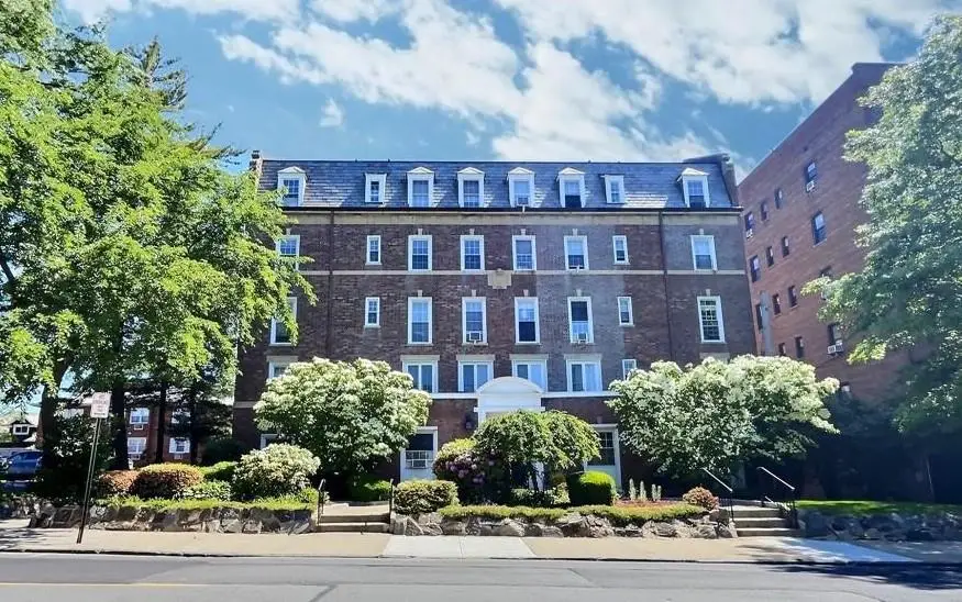 208 Centre Avenue #2J, New Rochelle, NY 10805 - Image #1