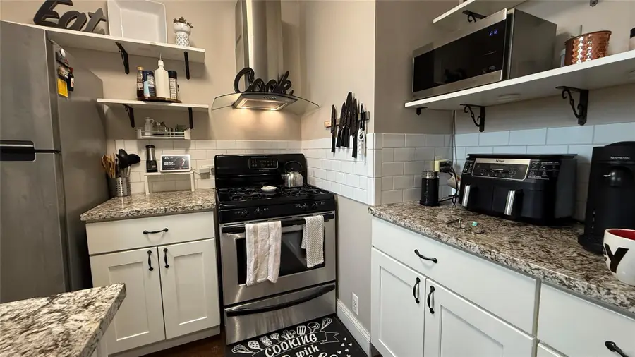 208 Centre Avenue #2J, New Rochelle, NY 10805 - Image #2