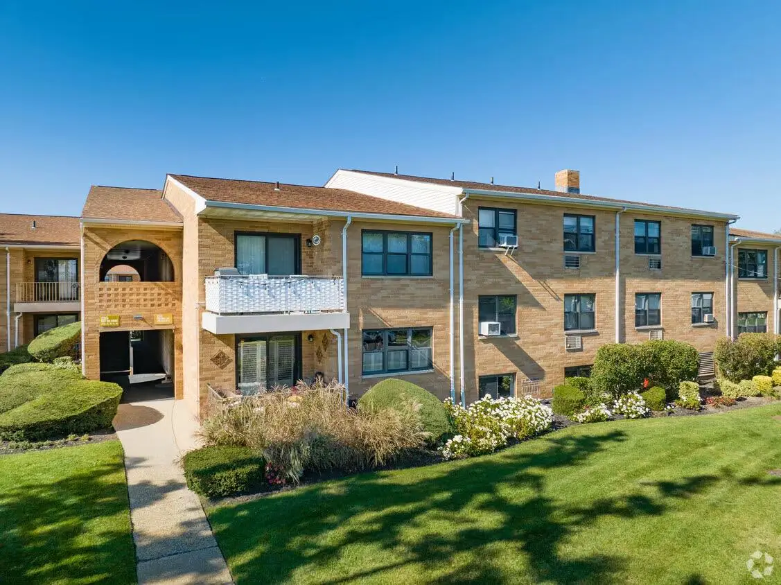 8 Florence Avenue #16C, Freeport, NY 11520 - Image #1