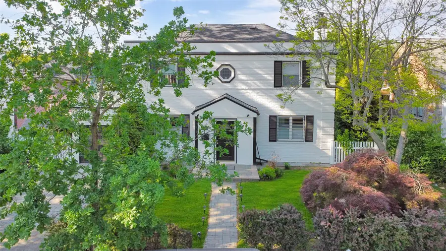 13915 Coolidge Avenue, Briarwood, NY 11435 - Image #3