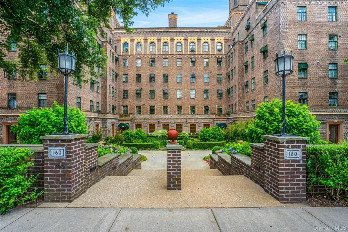 160 Middle Neck Road #5A, Great Neck, NY 11021 - Image #1