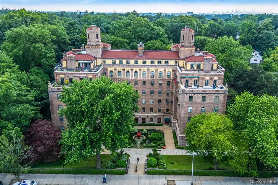 160 Middle Neck Road #5A, Great Neck, NY 11021 - Image #2