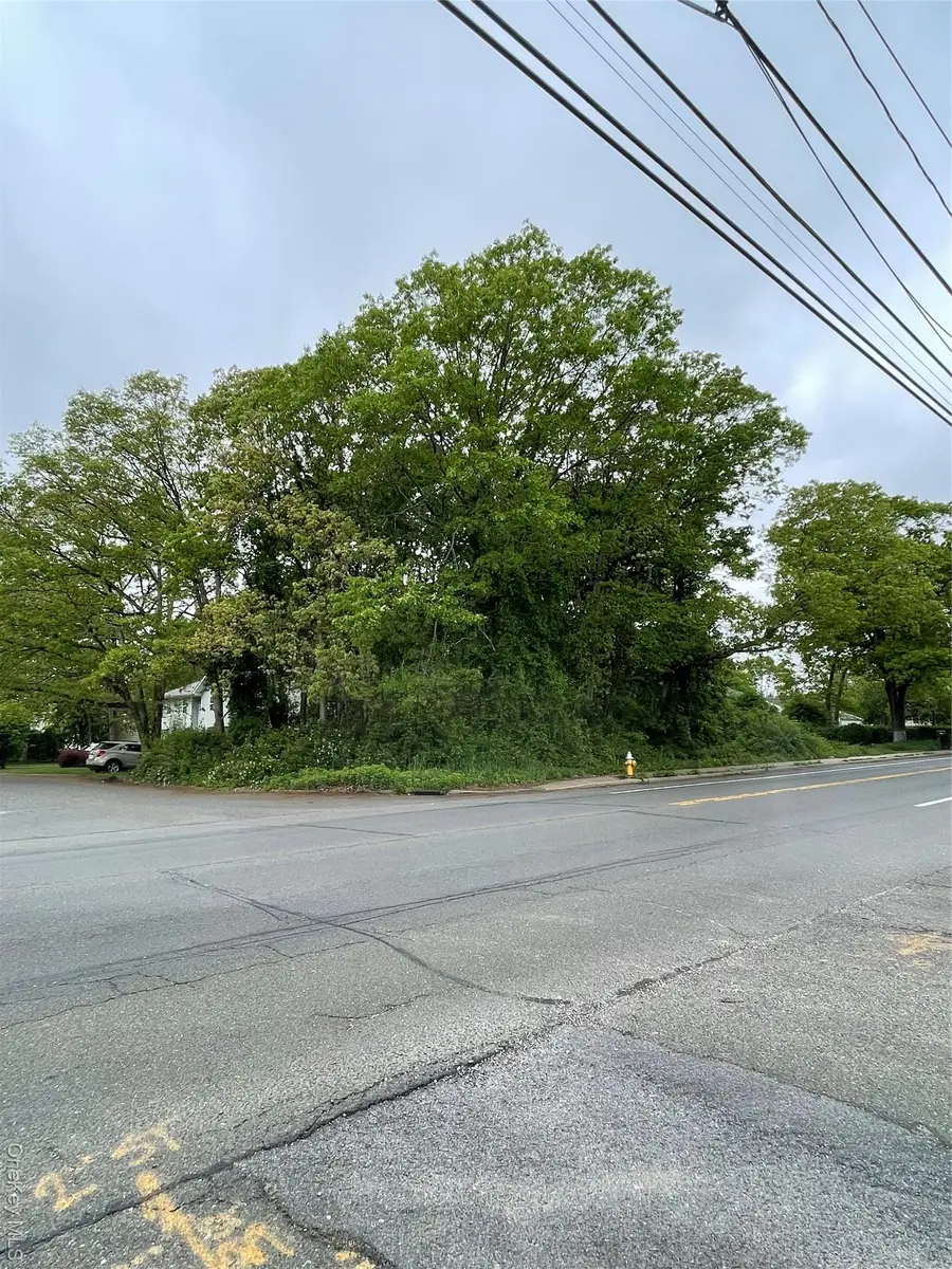 91 W Plum Street, Brentwood, NY 11717 - Image #3