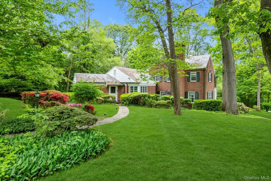 111 Clent Road, Great Neck, NY 11021 - Image #3