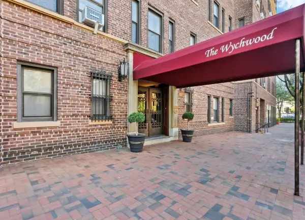 8 Barstow Road #4F, Great Neck, NY 11021