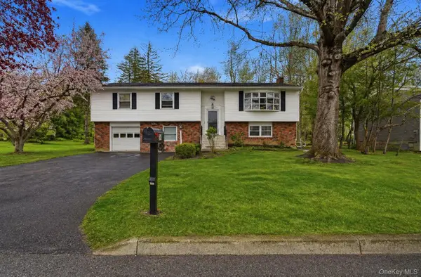 39 Carriage Hill Lane, Poughkeepsie, NY 12603