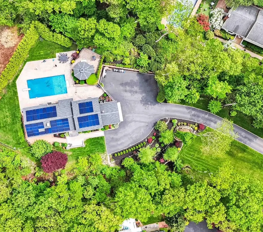 69 Bankside Drive, Centerport, NY 11721 - Image #2