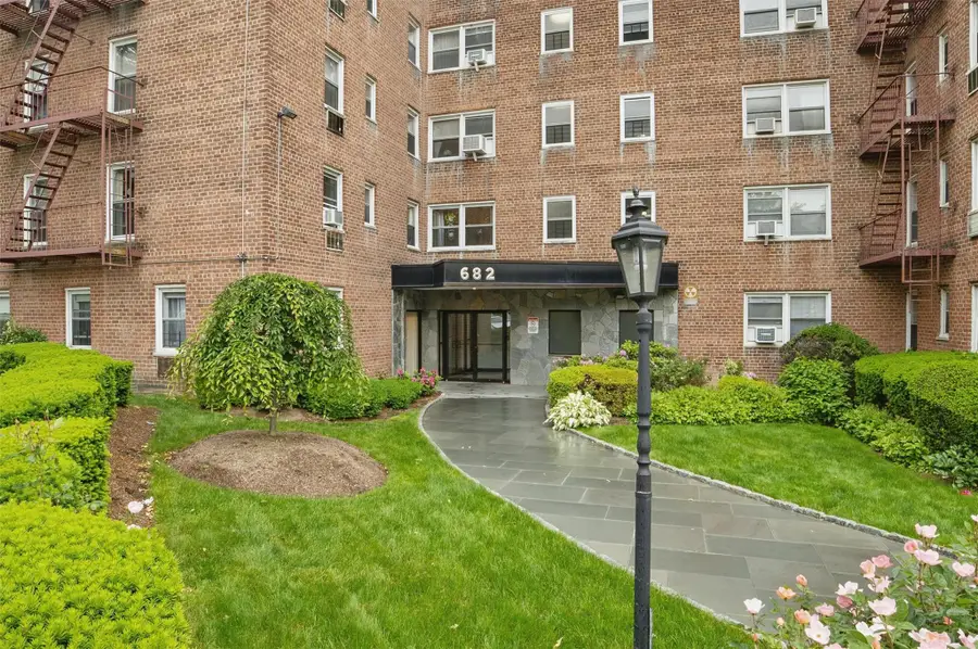 682 Tuckahoe Road #1A, Yonkers, NY 10710 - Image #2