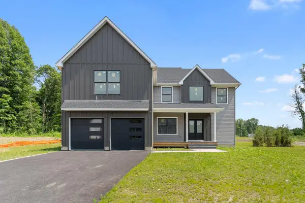 2 Rustic Dr, Rock Tavern, NY 12575