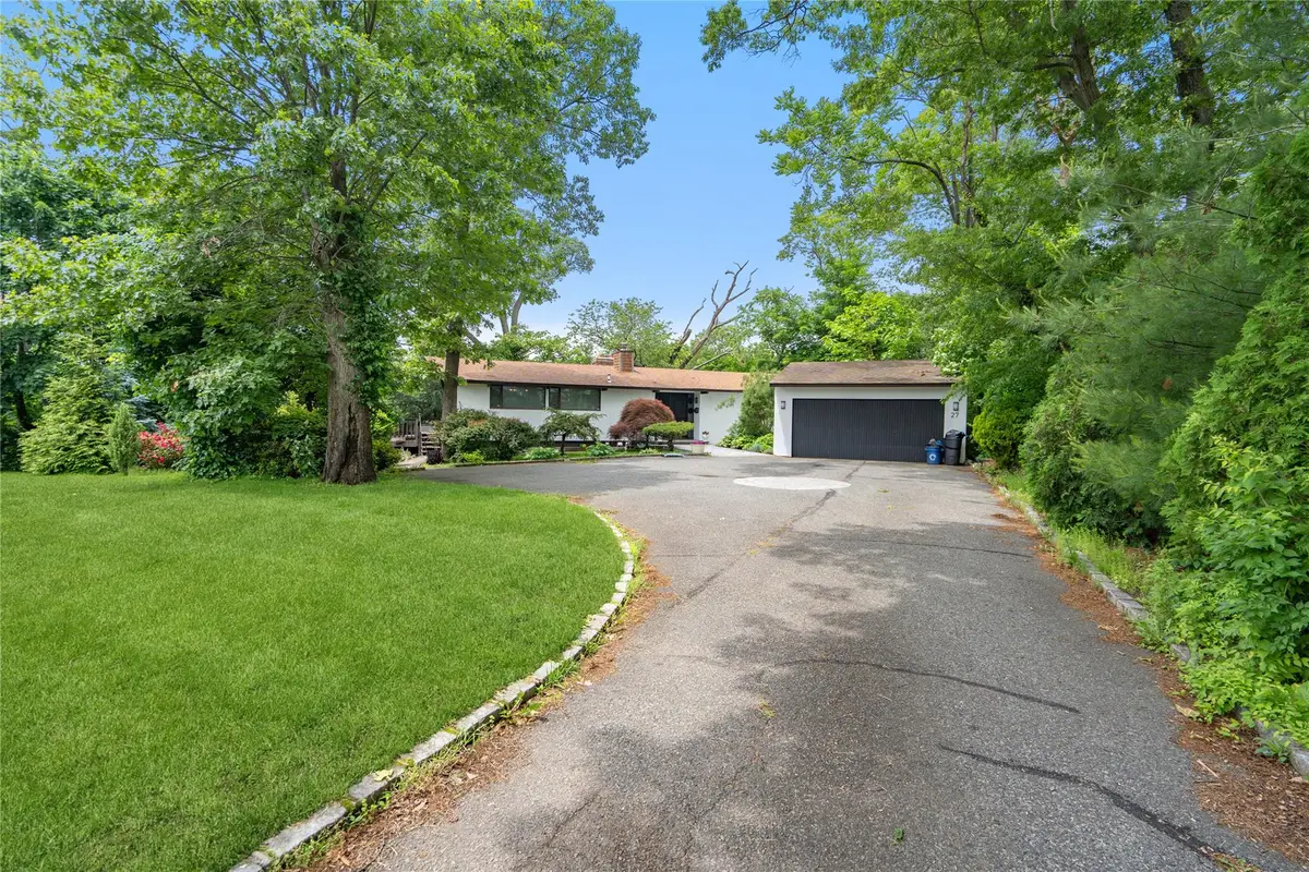 27 Parkway Drive, Roslyn Heights, NY 11577 - Image #1