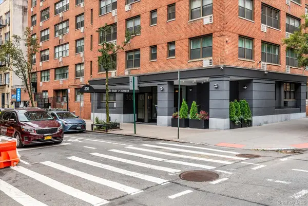 300 E 71st Street #15R, New York (Manhattan), NY 10021