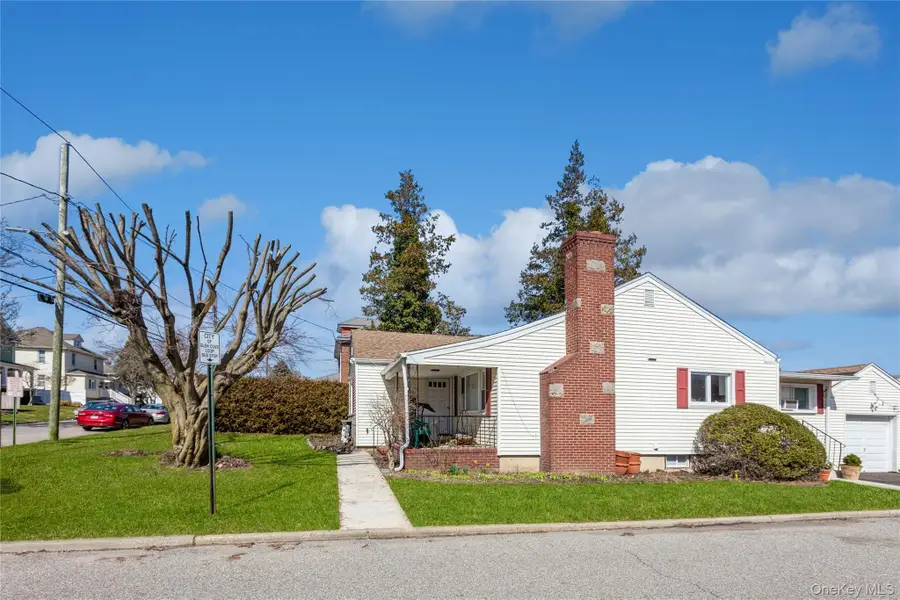 55 Nassau Avenue, Glen Cove, NY 11542 - Image #2