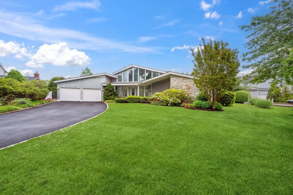 28 Deeringwood Lane, Babylon, NY 11702 - Image #1