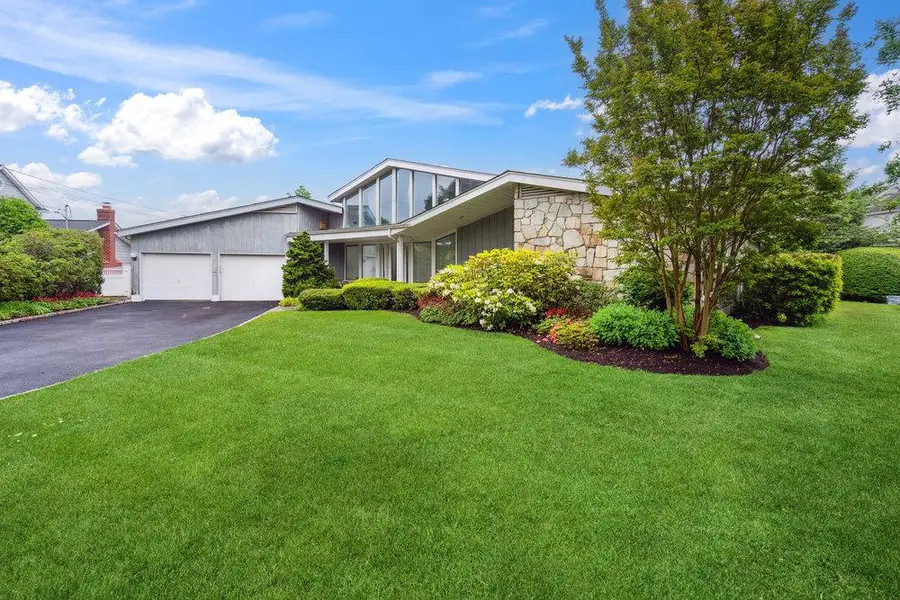 28 Deeringwood Lane, Babylon, NY 11702 - Image #2