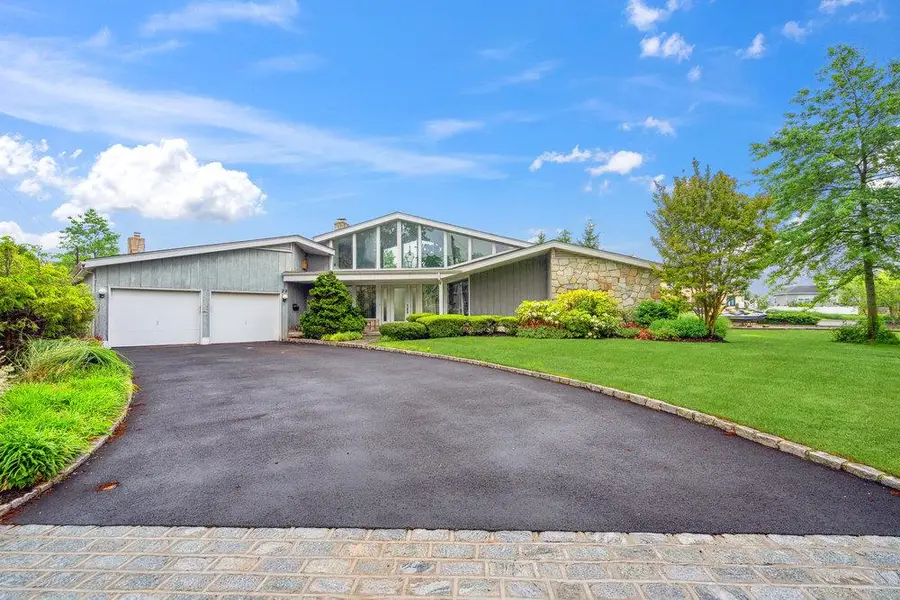 28 Deeringwood Lane, Babylon, NY 11702 - Image #3