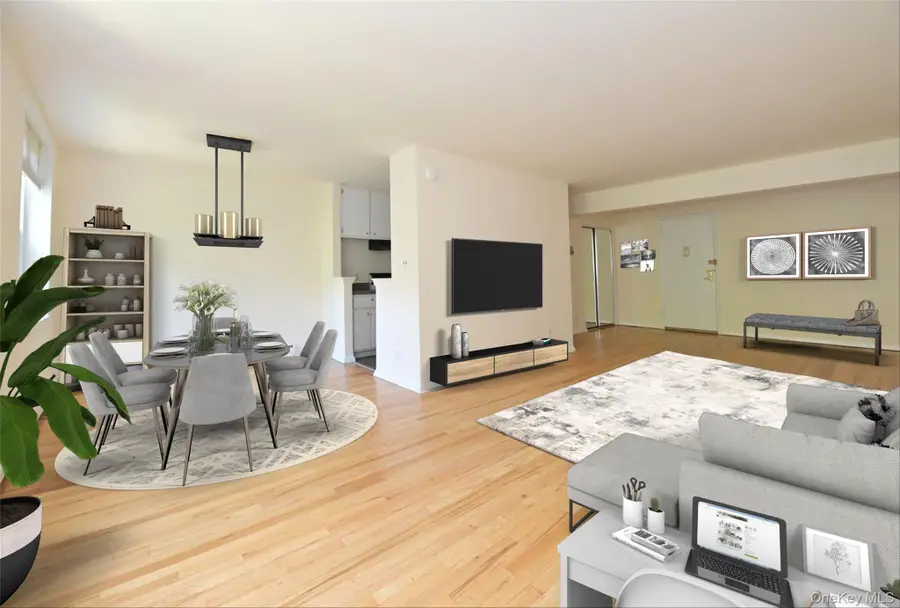 25 Canterbury Road #3-T, Great Neck, NY 11021 - Image #2