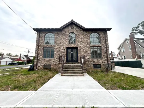 36-46 205th St, Bayside, NY 11361