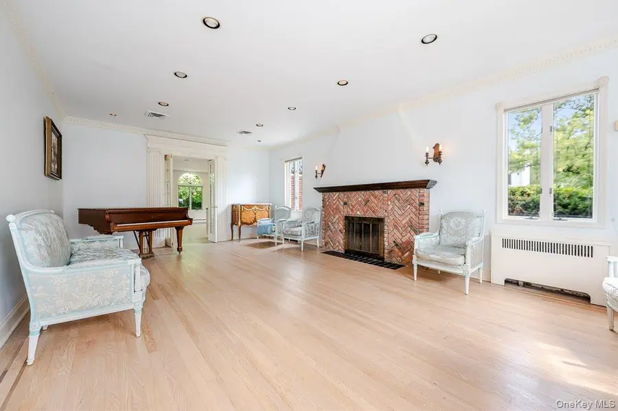 1 Parkside Drive, Great Neck, NY 11021 - Image #3