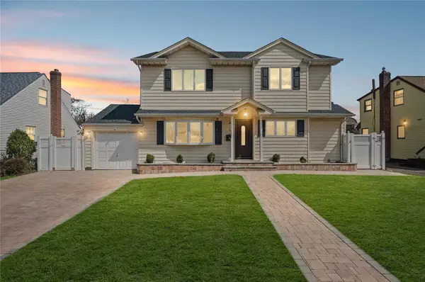 15 Salem Road, Hicksville, NY 11801