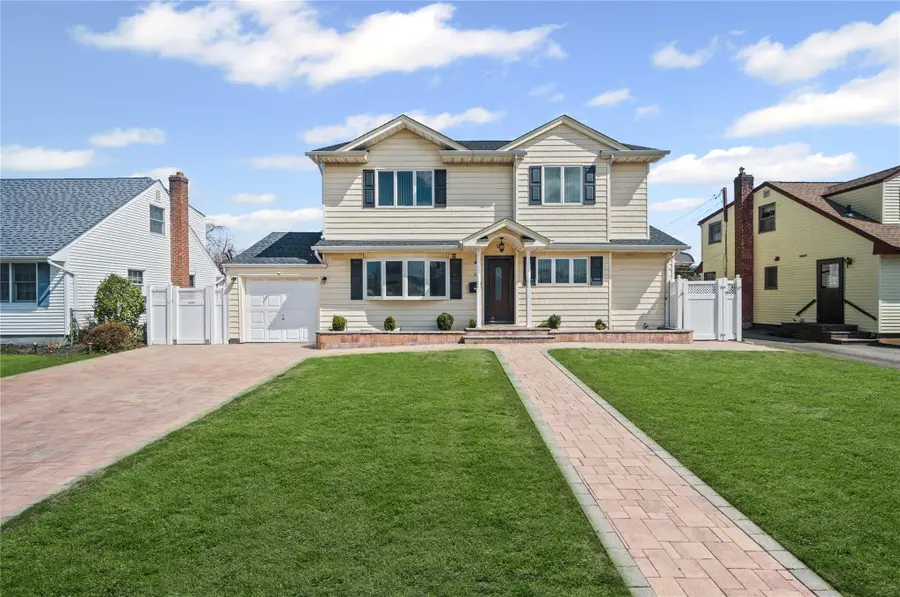 15 Salem Road, Hicksville, NY 11801 - Image #2