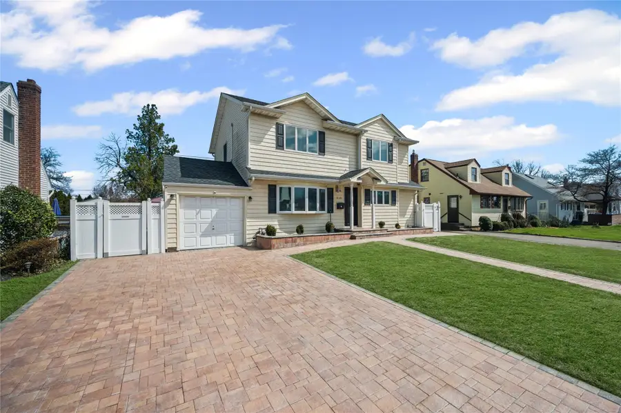 15 Salem Road, Hicksville, NY 11801 - Image #3