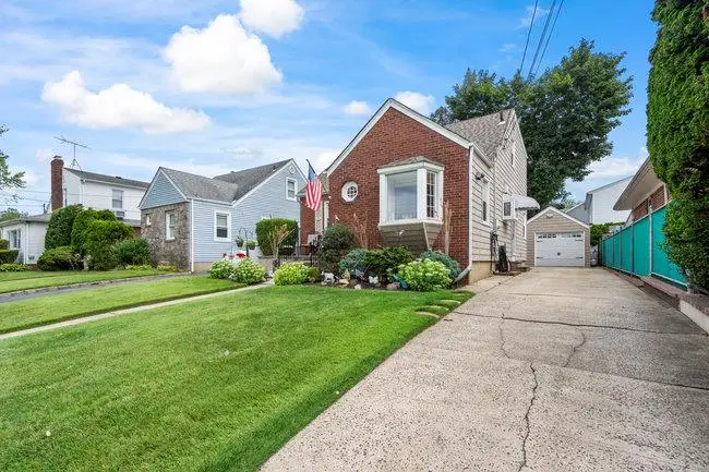 52 Legion Place, Malverne, NY 11565 - Image #3